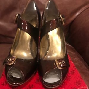 Guess by Marciano Bronze Patent Peep Toe Sz 9.5